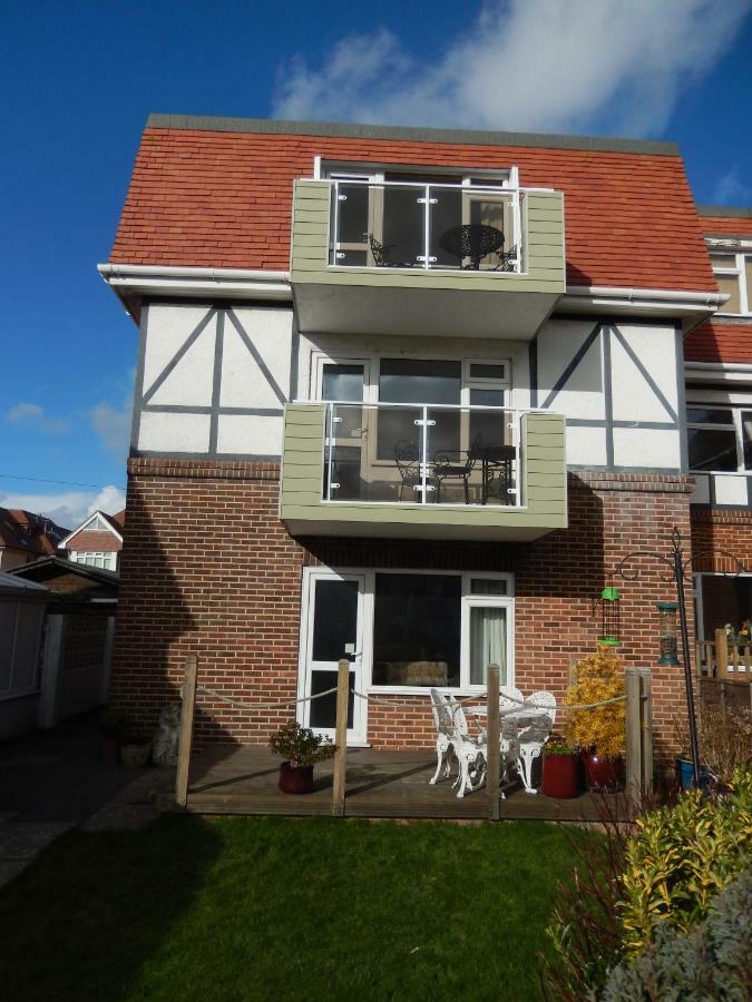 סוואנאייג' Gables Court Holiday Apartments מראה חיצוני תמונה