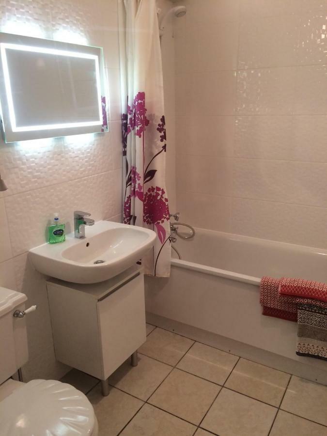 סוואנאייג' Gables Court Holiday Apartments מראה חיצוני תמונה